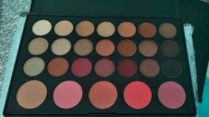 Nyka Fashion Eyeshadow And Blush Plate