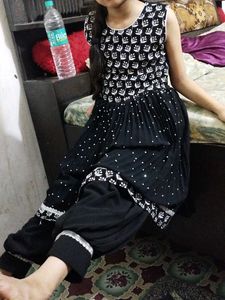 Chic Black &amp; White Sleeveless Ethnic Dress
