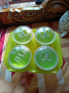 Set Of 4 Bowls With Lid And Tray