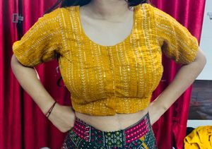 grab this beautiful skirt and blouse 💚💛