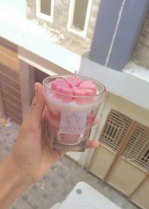 Blossom Glow - Cozy Aura Handmade CandleDes