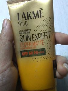 Lakme 9 To 5 Sunscreen