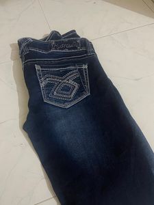 It’s a Y2K Low Waist Jeans!!!