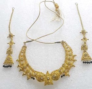 Black Bead Gold Tone Jewelry Set - Hook Earrings