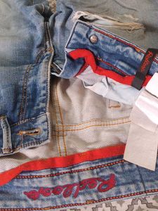 @99 Distressed Levi&#39;s Denim Jacket