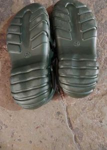 Men&#39;s Olive Clogs