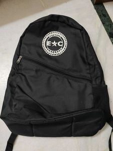 🆕💗 Unisex Black Backpack 🎒