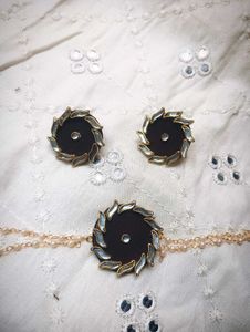 Earrings & Chokher Set