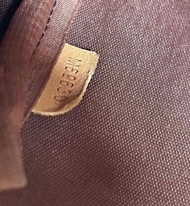 ThLouis Vuitton Pochette accessoire leather handba