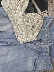 Mom Jeans &amp; Floral Crop Top Set