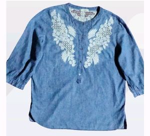 Soft Denim Embodeiry Top
