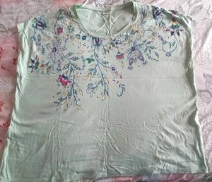 Floral Print V-Neck Tee
