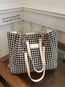 Checks Tote