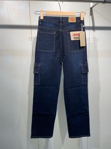 Levi&#39;s High-Waisted Cargo Jeans