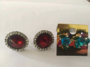 2 Pairs Of Earings