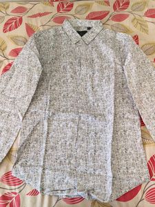 Like-New Patterned Button-Down Shirt