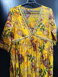Beautiful Floral Kurta Set With Dupatta