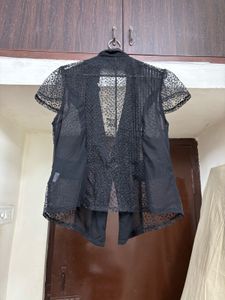 “Scullers” Pretty Weightless Blazer