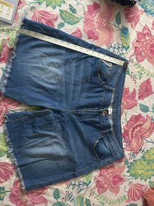 Strechable Shorts Which Fits Upto 38 Waist