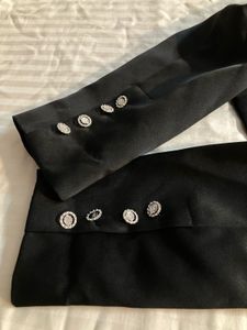 PINTEREST Chic Black Cropped Blazer