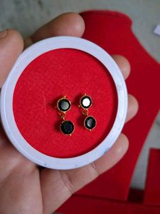 Black Stone Earrings Gold