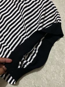 Black And White Lining T Shirt For Women’s