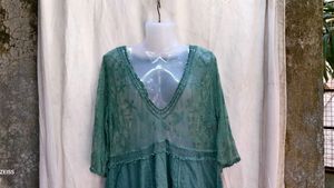 16412. Green Lace Detail Tunic Top