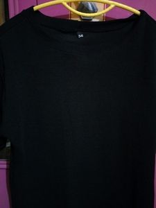 black t-shirt🫧