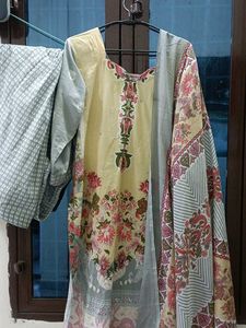 pakistani Floral Kurta Set