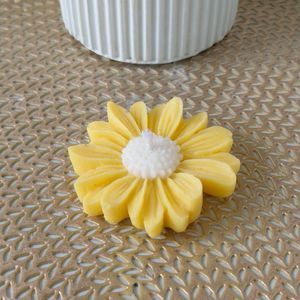 Daisy Flower candle