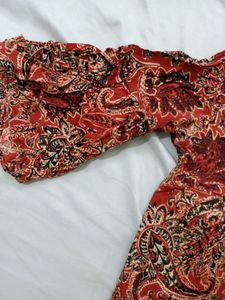 Bell sleeve   top model