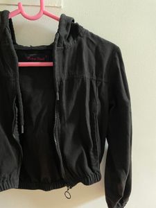 Cropped Black Jacket With Cap