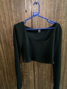 Chic Black Long Sleeve Crop Top