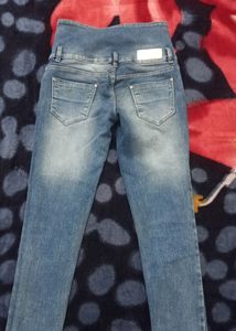 Women Straight Fit Jeans👖