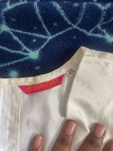 White Blouse with Zipper And Elastic Model Slip On