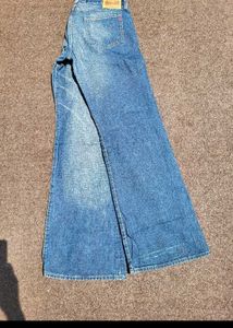 Classic Light-Wash Wide-leg Jeans