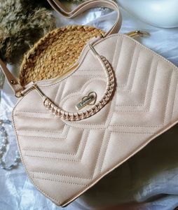 Beige Classy Sling bag 🛍️