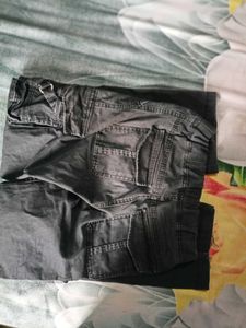 Green Olives Nd Black Cargo Pants