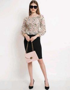 🌷gorg floral peplum top🍃