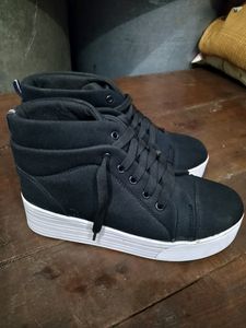 Black Shoes