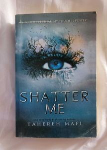 Shatter Me Book. Good Condition