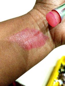 Pink Colour Lipstick Waterproof Light Shade