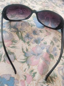 Sunglasses (Black)