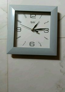 WORKING WALL CLOCK.