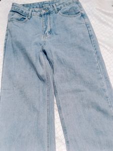 Urbanic Wide Leg Jeans!!