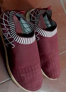 Casual shoes