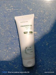 Glow & Hydrated Face Wash