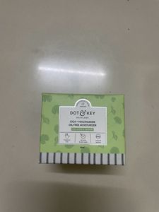 Dot &amp; Key Cica + Niacinamide Oil Free Moisturizer