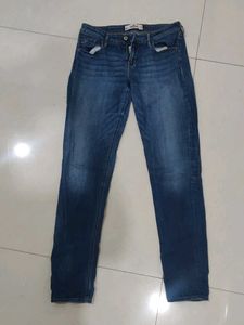 Hollister Mid-Rise Striaght Jeans – Dark Wash