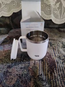 Mug with lid, brand new
